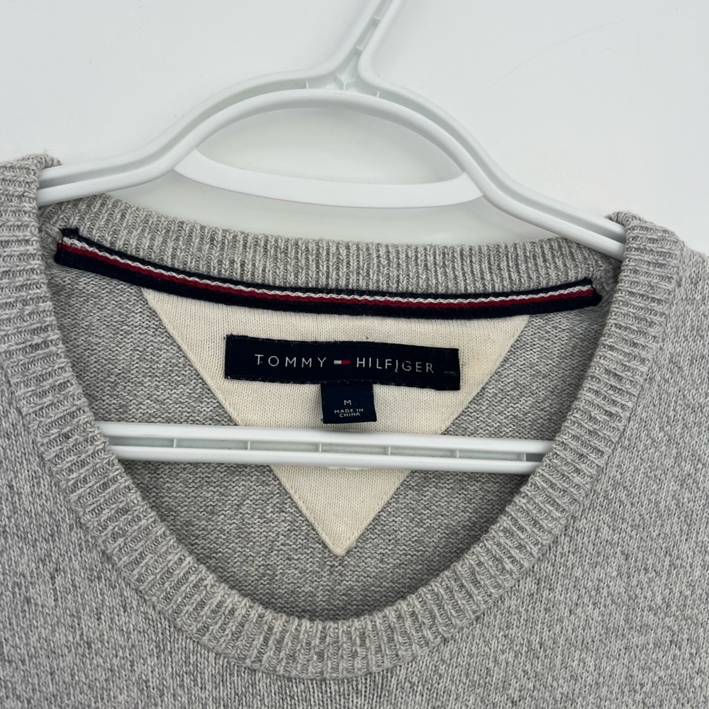 Tommy Hilfiger Classic Grey Pull over Sweater - Picture 5 of 9